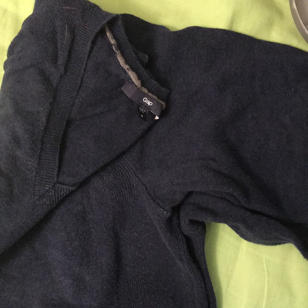 Gap men’s navy sweater